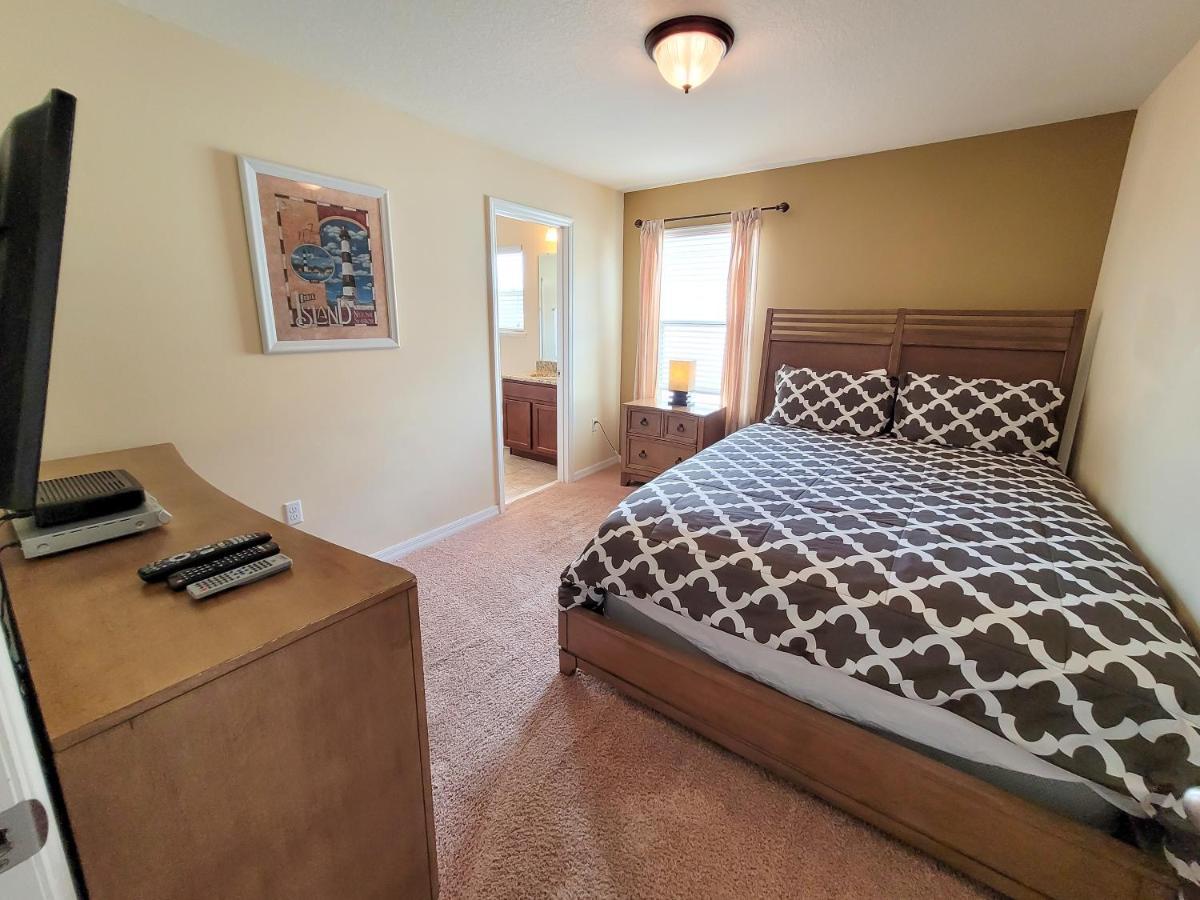 Casa de férias 5br 5 Bath Pvt Pool Bbq 11min 2744ft Kissimmee