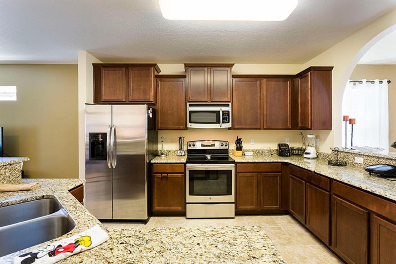 Casa de férias 5br 5 Bath Pvt Pool Bbq 11min 2744ft Kissimmee